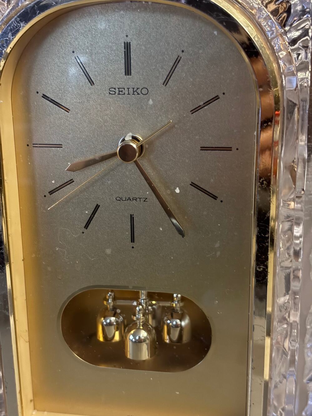 Vintage Seiko QQZ127S Crystal Quartz Mantel Desk Clock Rotating Pendulum Japan